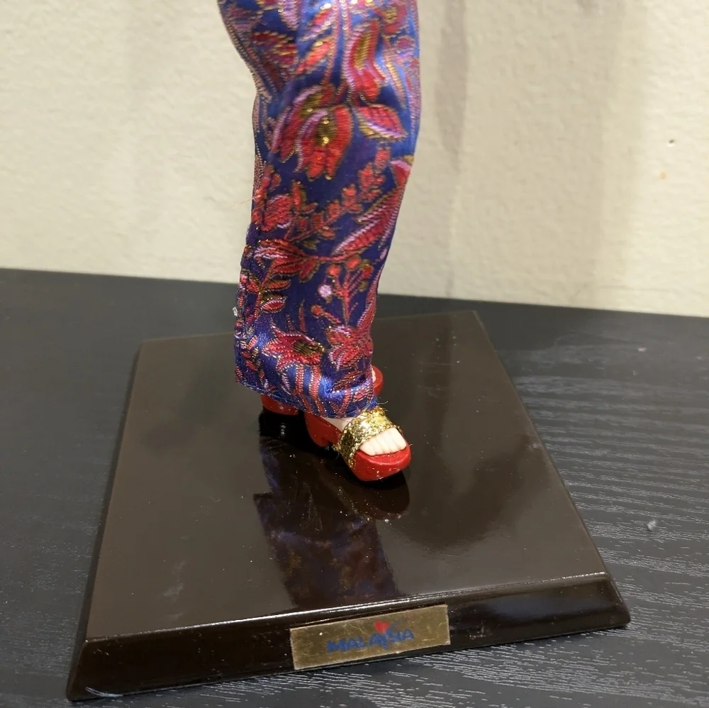 Elegant Asian-Inspired Figurine with Parasol